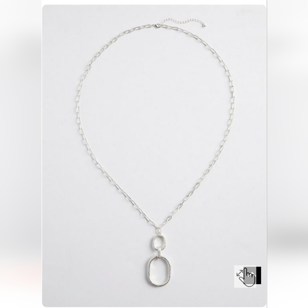 🆕️✨️ LONG SILVERTONE BRUSHED METAL OVAL PENDANT NECKLACE ✨️